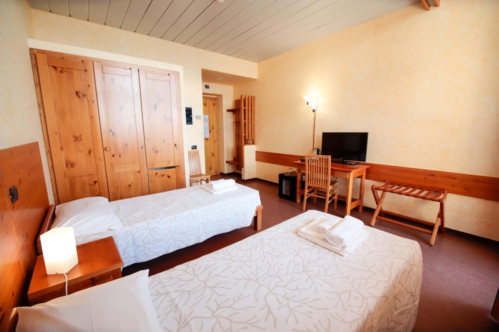 Pracatinat Hotel & Restaurant Fenestrelle Ngoại thất bức ảnh